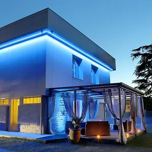 Live09 Design Bed & Breakfast